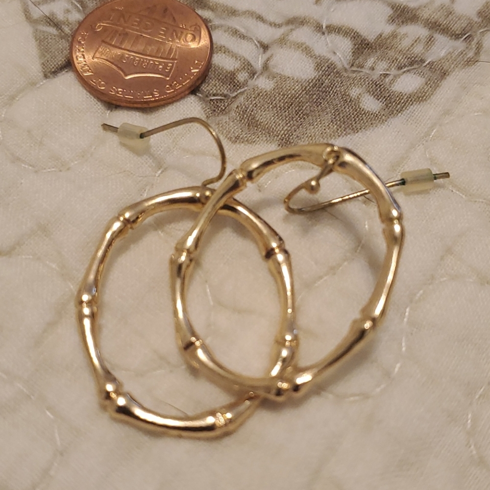 Gold tone hoop earrings